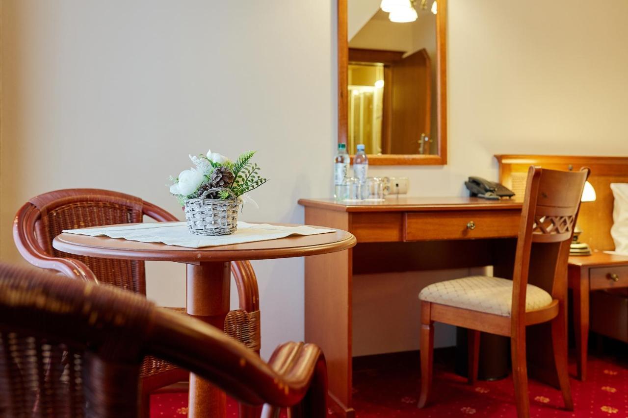 Burkaty Hotel Bialka Tatrzanska Bagian luar foto
